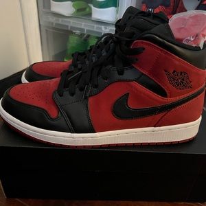 Jordan 1 Mid